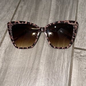 GUC Diff leopard sunglasses